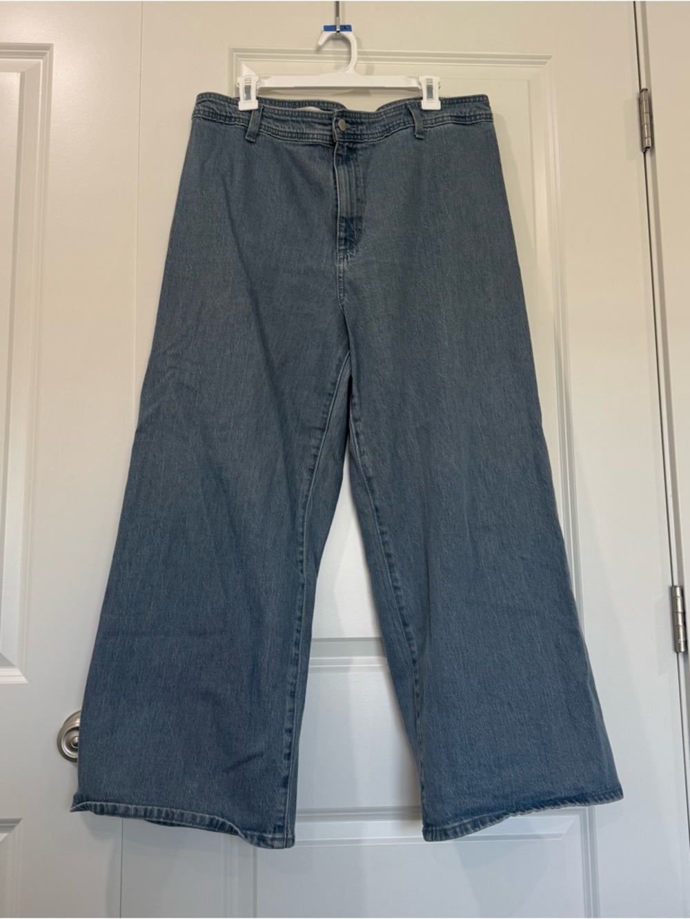 Universal Thread Wide-Leg Jeans in Denim Blue